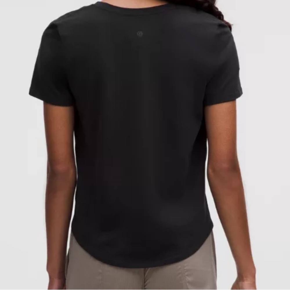 Lulu size 10.  V neck t shirt - Picture 8 of 8